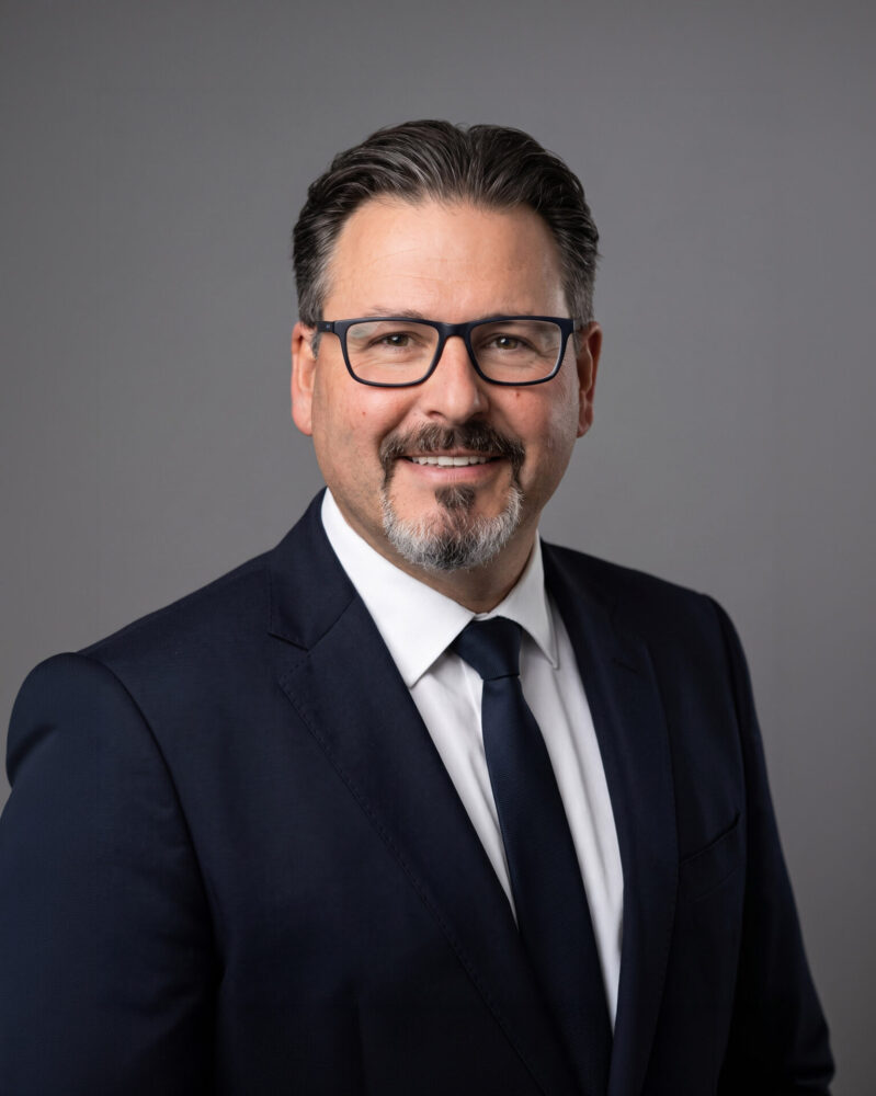 Mr Ricardo Pacheco, Consultant Trauma and Orthopaedic Surgeon specialising in knee surgery and sports injuries at HMT St Hugh's Hospital in Grimsby