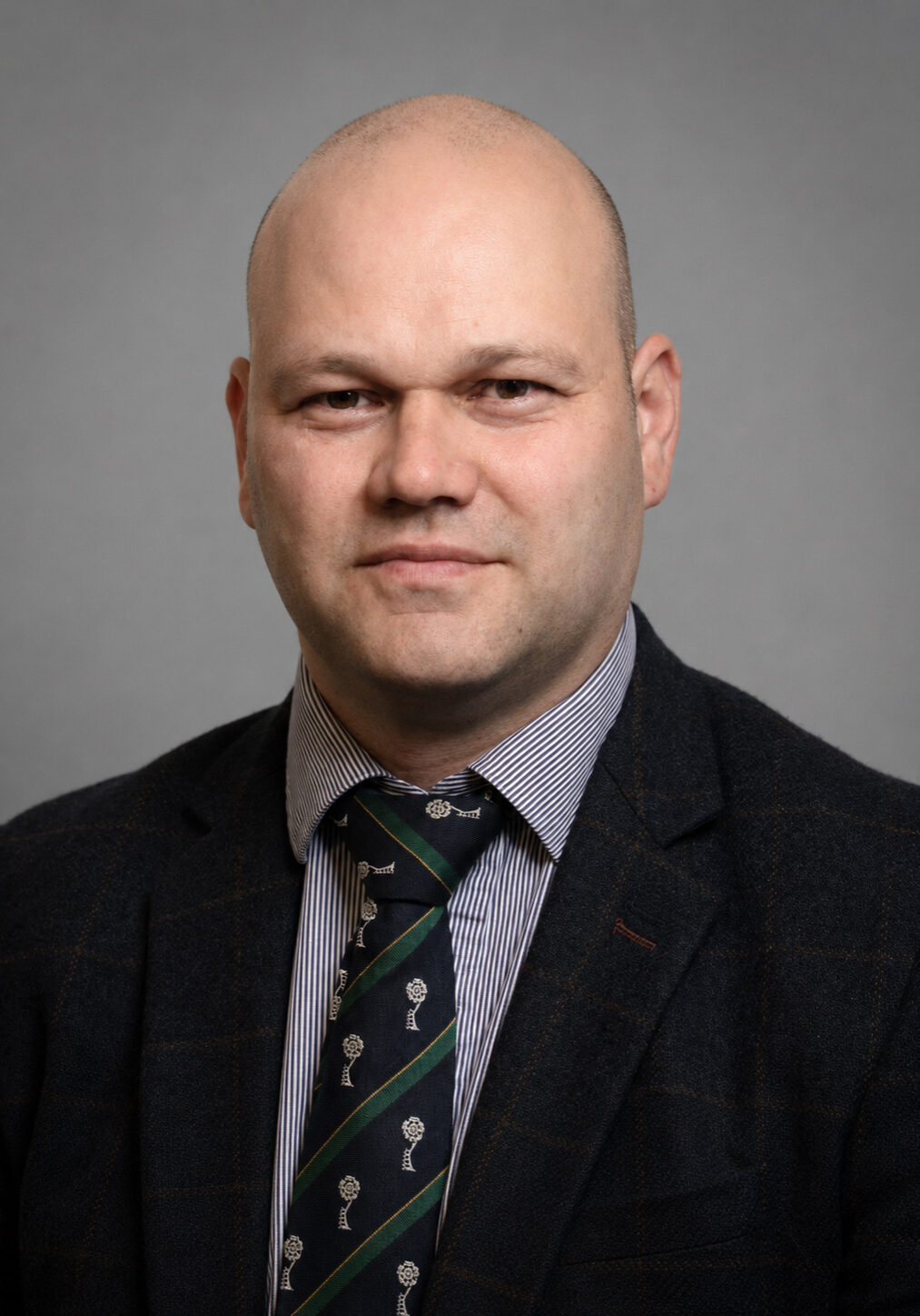 Mr Carl Fenton - Consultant Orthopaedic Surgeon headshot
