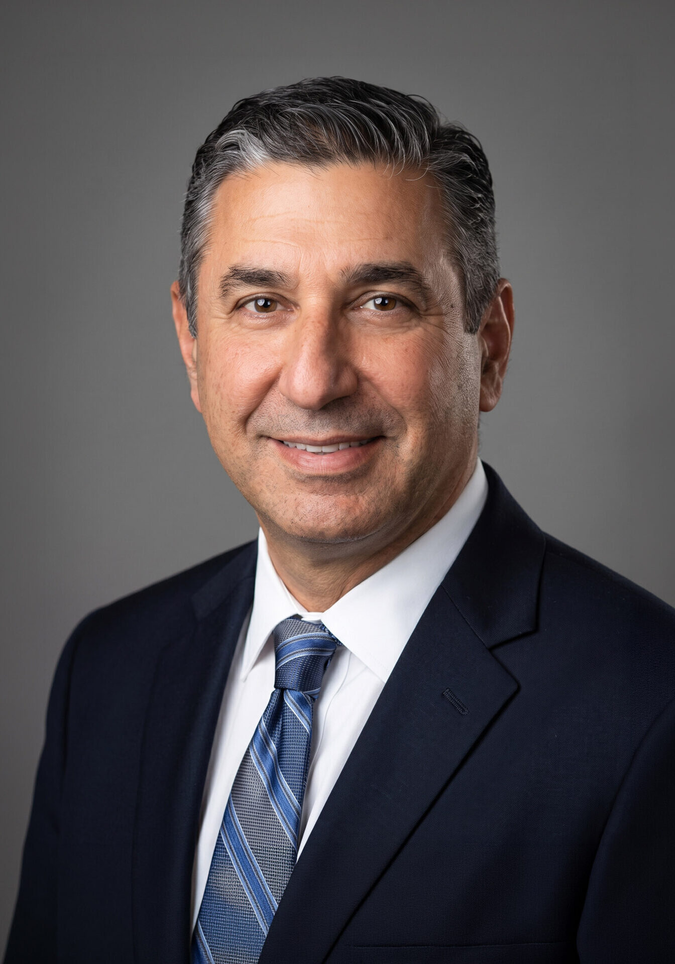 Mr Jose Bunola, Consultant Orthopaedic Surgeon specialising in knee surgery at HMT St Hugh's Hospital in Grimsby